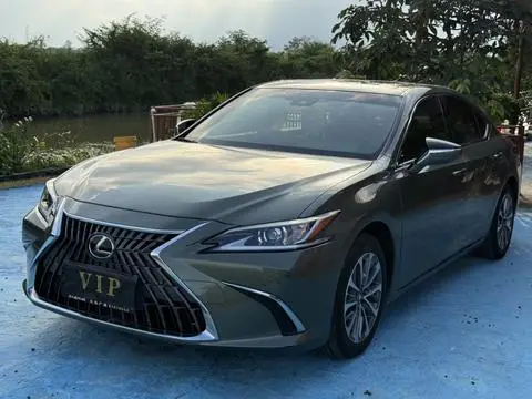 Lexus ES 2021
