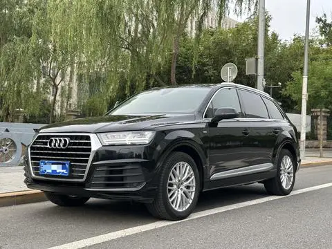 Audi Q7 2018 — фото 1