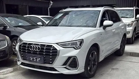 Audi Q3 2020 — фото 1