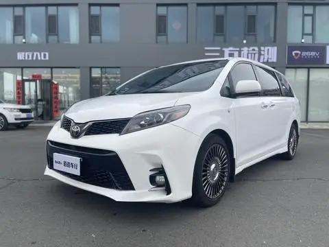 Toyota SIENNA 2018 — фото 1