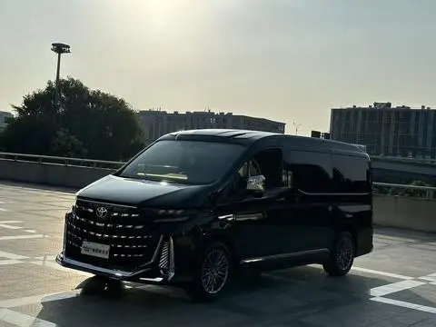Toyota Hiace 2022 — фото 1