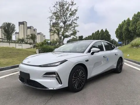 Geely 星耀8 PHEV 2025