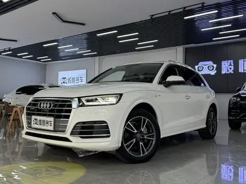 Audi Q5L 2018 — фото 1