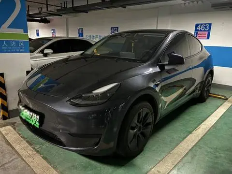 Tesla Model Y 2024