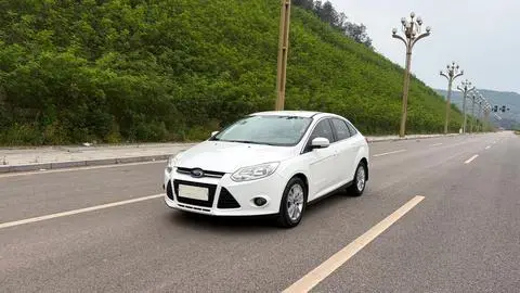 Ford Focus 2012 — фото 1
