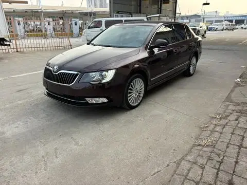 Skoda Superb 2013 — фото 1