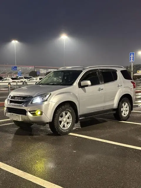 Isuzu mu-X牧游侠 2015 — фото 1