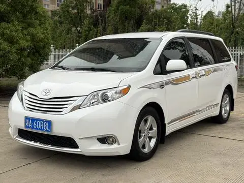 Toyota SIENNA 2017 — фото 1