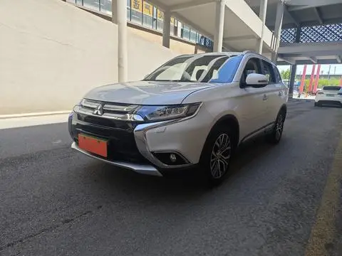 Mitsubishi 欧蓝德 2016