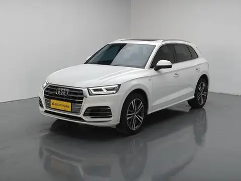 Audi Q5L 2020 — фото 1
