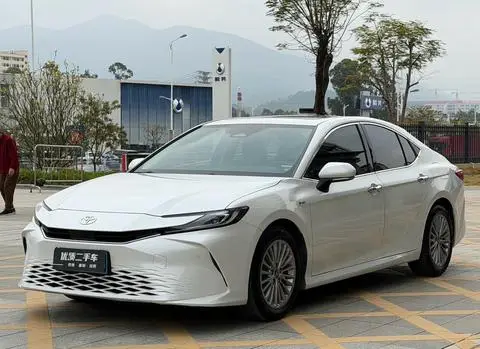 Toyota Camry 2024 — фото 1