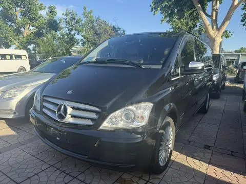 Mercedes-Benz 唯雅诺 2013