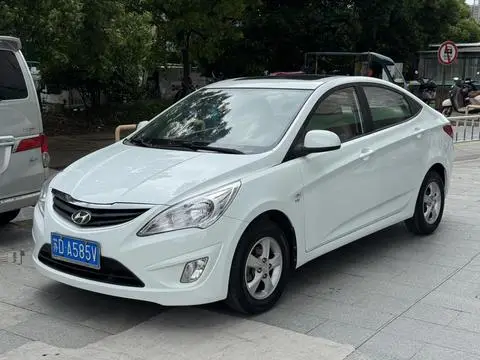 Hyundai 瑞纳 2013