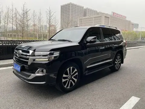 Toyota 兰德酷路泽 2019 — фото 1
