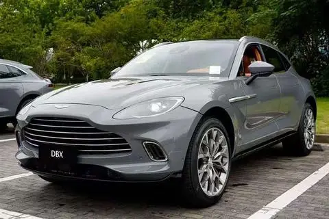 Aston Martin DBX 2024