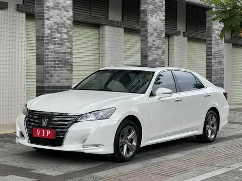 Toyota Crown 2015