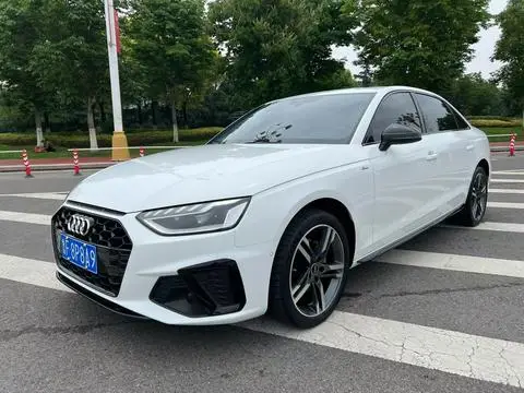 Audi A4L 2022 — фото 1