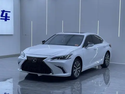 Lexus ES 2020