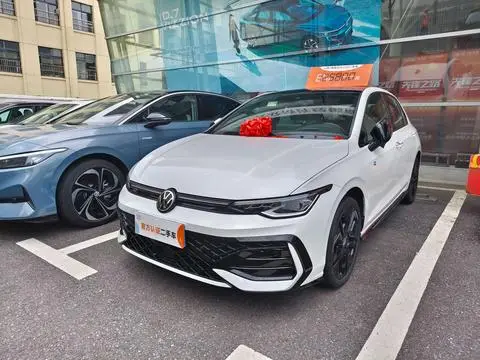 Volkswagen Golf 2025