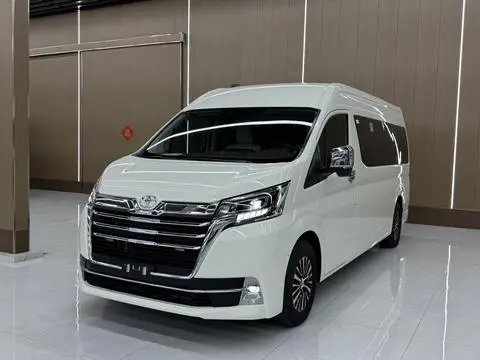 Toyota Hiace 2023 — фото 1