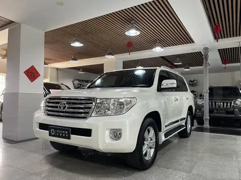 Toyota Land Cruiser 2015 — фото 1