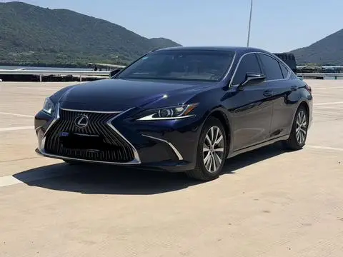 Lexus ES 2020