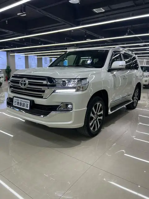 Toyota Land Cruiser 2015 — фото 1