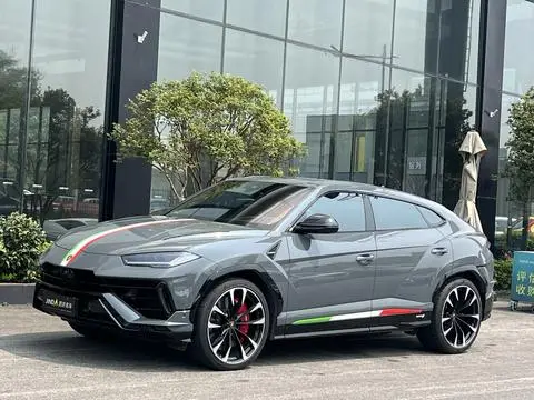 Lamborghini Urus 2022 — фото 1