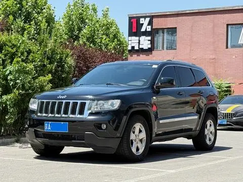 Jeep 大切诺基 2012 — фото 1