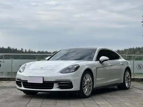 Porsche Panamera 2021