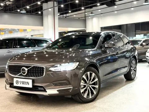 Volvo V90 2024