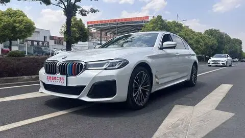 BMW 5 Series 2022 — фото 1