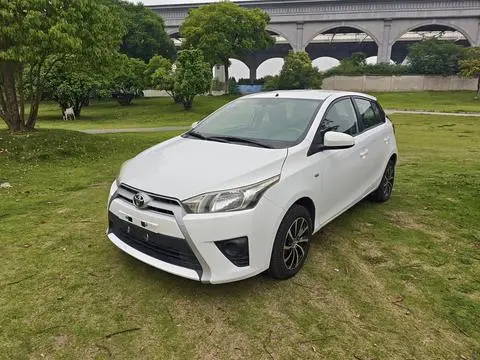 Toyota YARIS L 2015