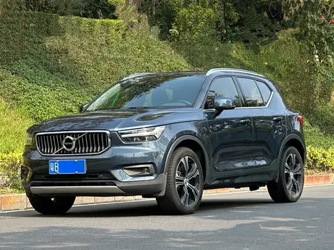 Volvo XC40 2021 — фото 1