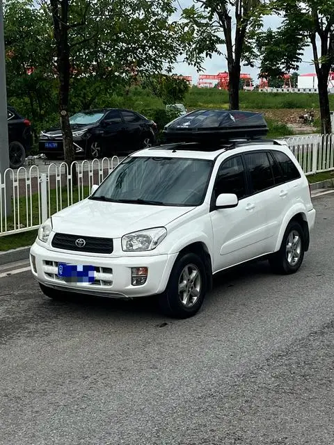 Toyota RAV4 2001 — фото 1