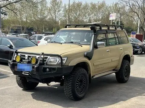 Nissan 途乐Y61 2004