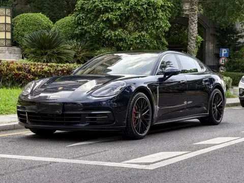 Porsche Panamera 2019 — фото 1