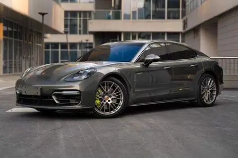 Porsche Panamera E-Hybrid 2022