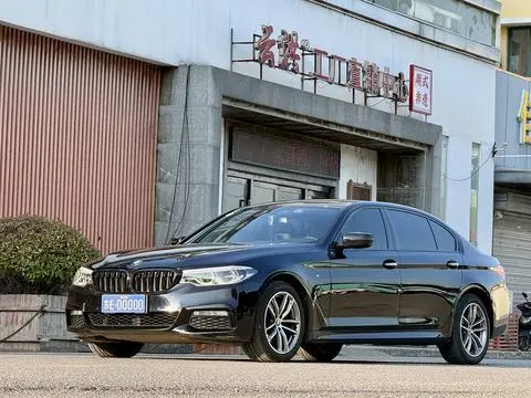 BMW 5 Series 2018 — фото 1