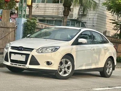 Ford Focus 2012 — фото 1