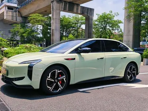 Hongqi EH7 2024