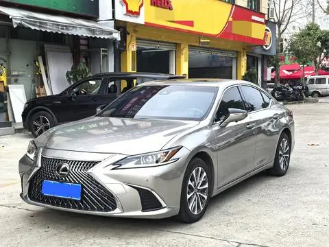 Lexus ES 2022
