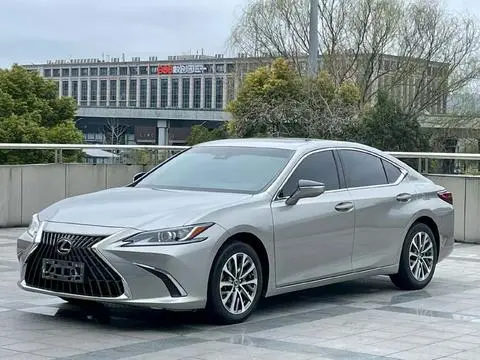 Lexus ES 2021