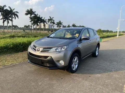 Toyota RAV4 2015 — фото 1