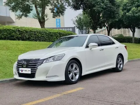 Toyota Crown 2015