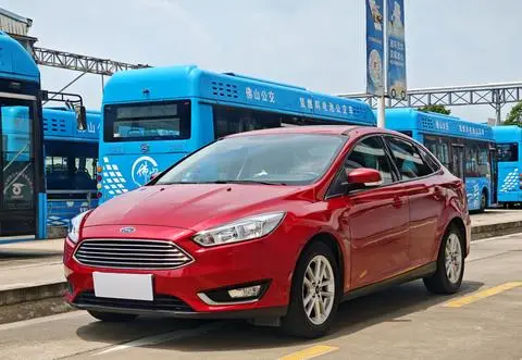 Ford Focus 2015 — фото 1