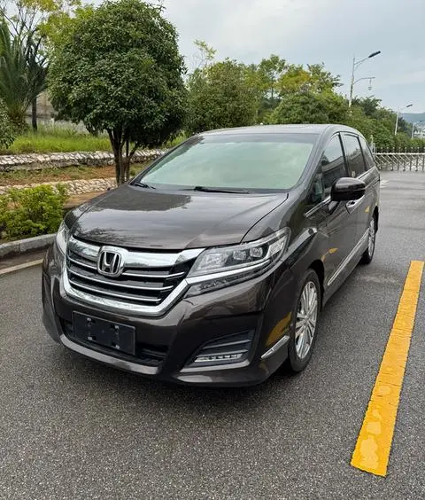 Honda 艾力绅 2016 — фото 1