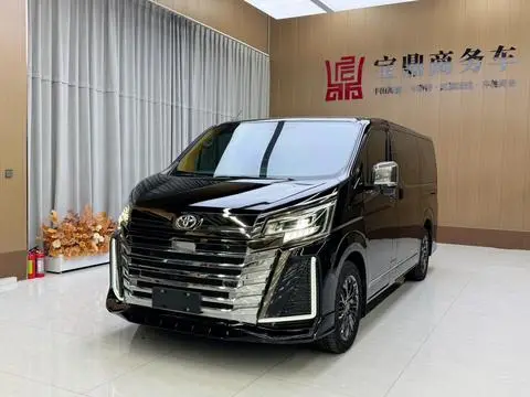 Toyota Hiace 2024 — фото 1