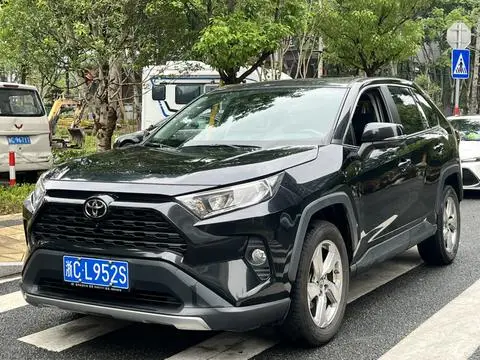 Toyota RAV4 2020 — фото 1