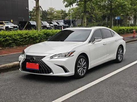 Lexus ES 2022